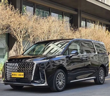Maxus G90 и Mifa 9: флагманский минивэн SAIC — в бензине и электро — против Mercedes V-класса