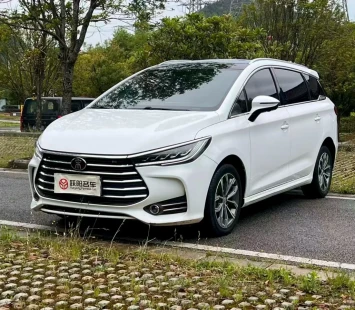 BYD Song Max: семиместный минивэн «Династической» серии — с гибридом DM-i и запасом хода 1090 км