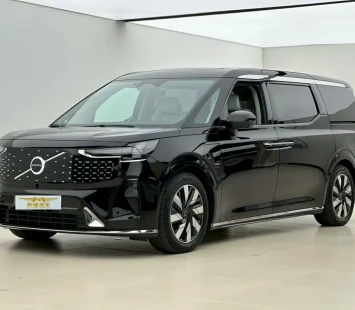 Volvo EM90: минивэн, из-за цены которого спорит весь китайский автомобильный интернет