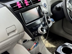Toyota Prius Alpha S 2013