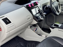 Toyota Prius Alpha S 2013
