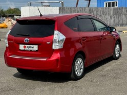 Toyota Prius Alpha S 2013