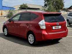 Toyota Prius Alpha S 2013