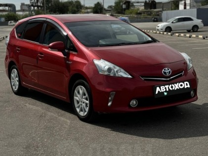 Toyota Prius Alpha S 2013