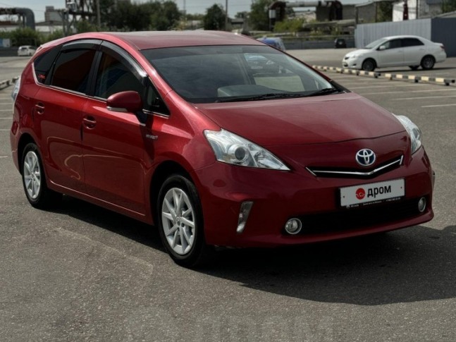Toyota Prius Alpha S 2013