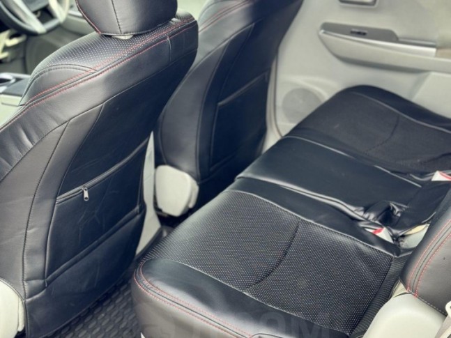 Toyota Prius Alpha S 2013
