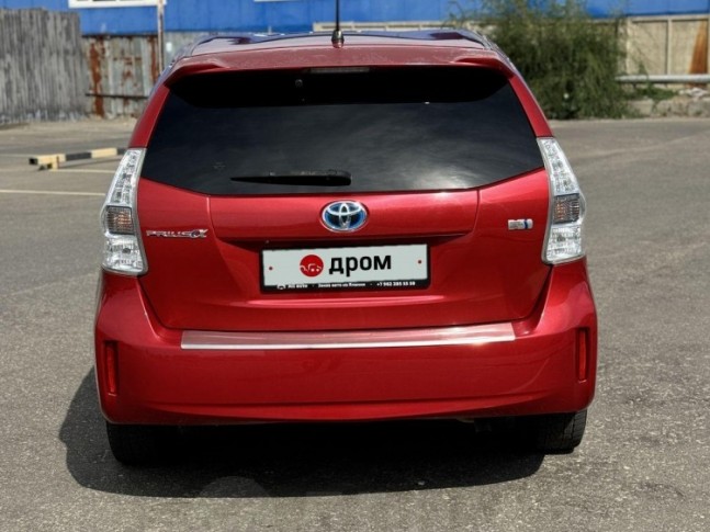 Toyota Prius Alpha S 2013