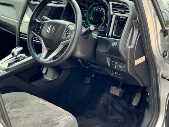 Honda Shuttle Hybrid X Style Edition 2016