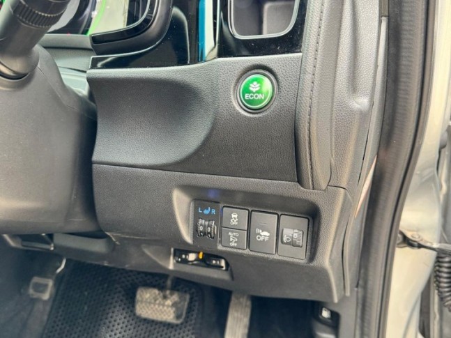 Honda Shuttle Hybrid X Style Edition 2016